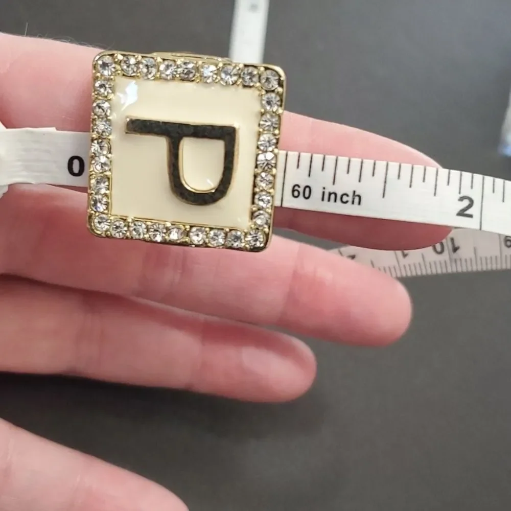 Letter P stretch ring